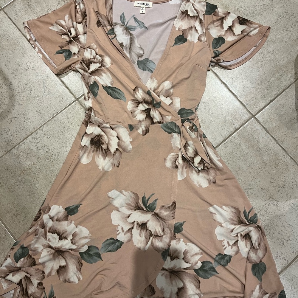 Floral Wrap Dress in Pink by monteau